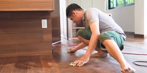 Lau sàn gỗ bằng gì để sạch nhanh, tiết kiệm chi phí khu vực Thái Nguyên