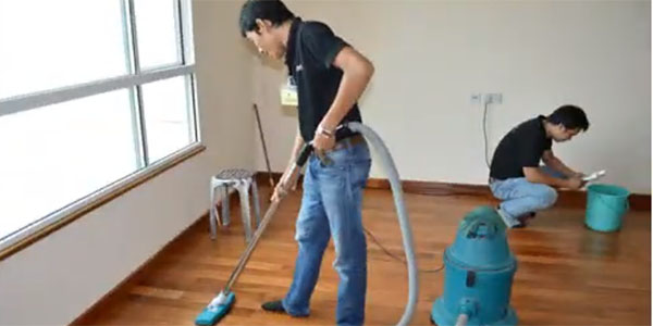 Hướng dẫn bạn cách vệ sinh sàn gỗ tự nhiên đơn giản, dễ thực hiện