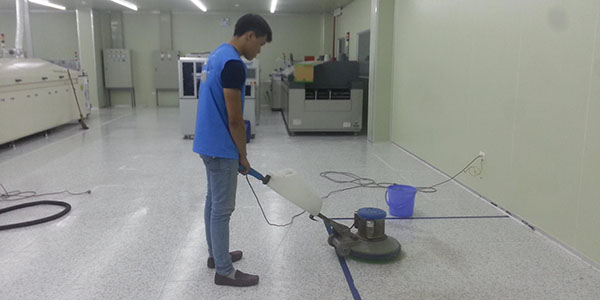Máy chà sàn là một loại máy vệ sinh nền nhà xưởng thông dụng hiện nay