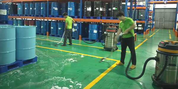 Để công việc vệ sinh sàn nhà xưởng hiệu quả, bạn cần chuẩn bị đầy đủ thiết bị, cụng cụ, hóa chất và quy trình vệ sinh nhà xưởng đạt chuẩn